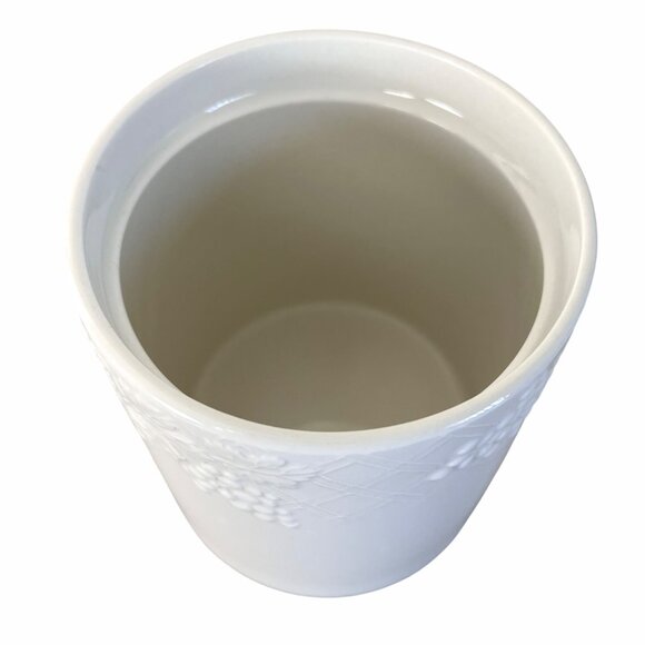 Gibson Canister with Lid White Embossed Ceramic Grape Vine Design 6.5" H VGUC - Picture 5 of 12